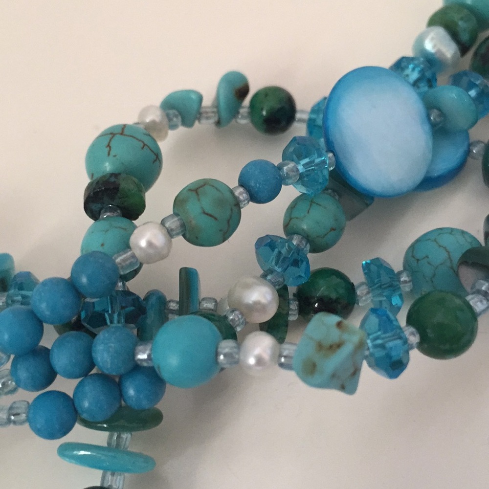 Turquoise and mother of pearl 3-strand necklace - Picture 2 of 4